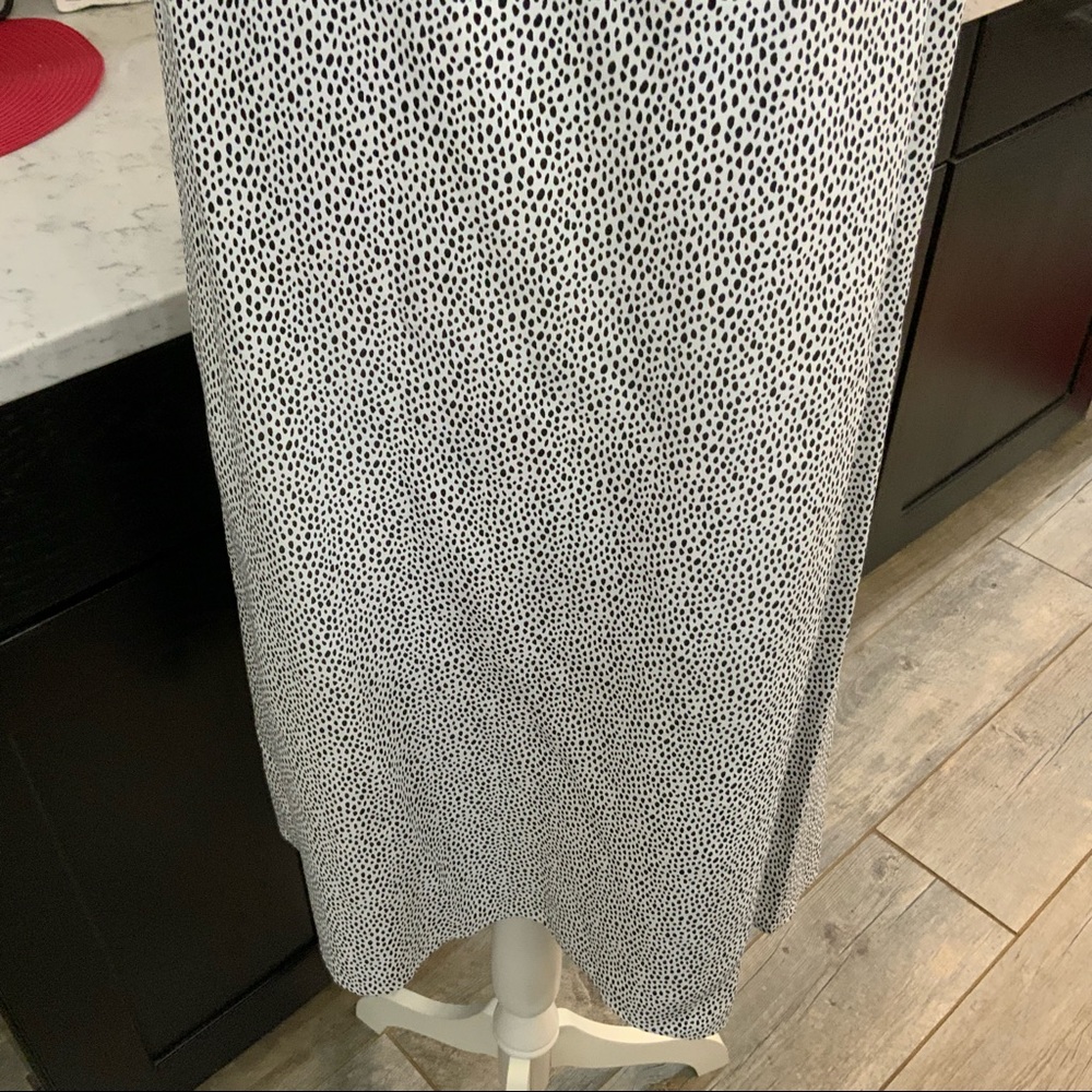 Madison White & Black Animal Dot Sleeveless Shift Dress 
Size Medium 
New - Picture 3 of 8